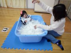 わぁ、雪が降ってきた！