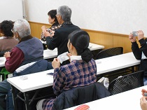 平成30年度短期講座「初めてのマジック講座」の様子