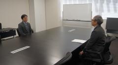 答申を行っている様子