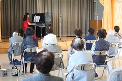 ピアノ演奏の様子