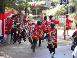 奉納踊りの様子