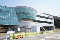 リラ・ポート外観