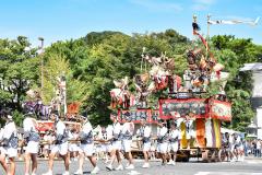 山車が巡行している様子