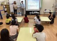 消費生活センターの方の話を聞いています