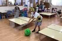 煮込み時間にスイカわりをしました