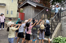 水風船キャッチに挑戦しています