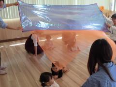 布で出来たトンネル