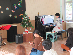 ピアノの演奏の画像