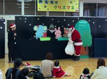 ペープサートの動物がプレゼントをもらっている画像