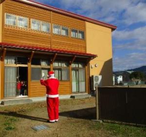 サンタさんの後ろ姿の画像