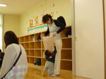 ハンカチをスカートに見立てていますの画像