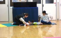 お友達とストレッチの画像