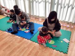 子どもがぺったんの画像