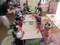 喫茶店でおやつタイムの画像