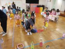 輪投げをしている画像