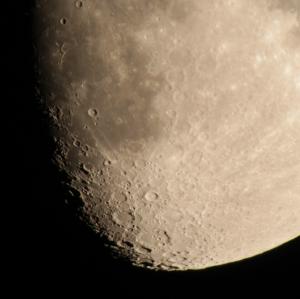 月面南部の画像