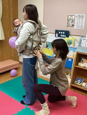 腰ベルトの調整をしてもらっているところです