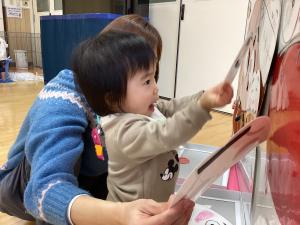 福笑いの顔を貼っています