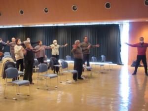 気功を体験している写真