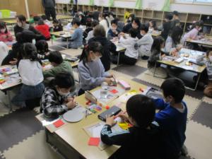 飾りつくりの様子です