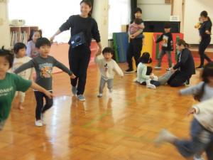 つながり遊びをしています