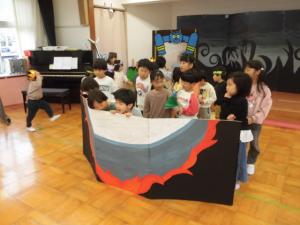 発表会ごっこをしています