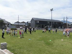 運動会ごっこをしています