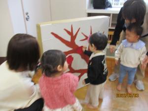 ももの花を貼っています