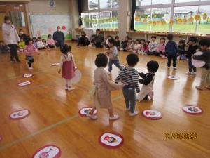 かるたをしています