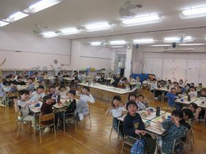 会食をしている