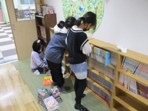 本棚もきれいになりました