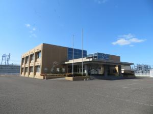 中郷コミュニティセンター外観（左から）