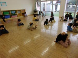 リズム運動をしています