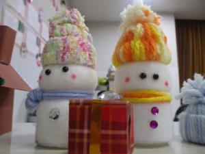 完成した雪だるまの人形