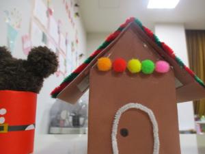 完成した牛乳パックの家