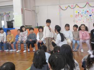 きりん組がインタビューを受けている