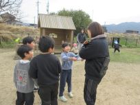 先生探しゲームをしている