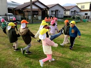 わらべうた遊びをしています