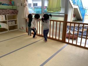 すすきを使ってお掃除をしています