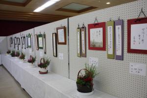 寄せ植え、川柳の展示