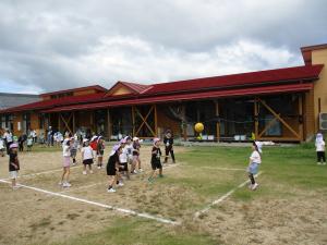 屋外でのドッジボール