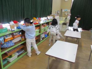 鬼のカードを探している写真