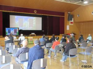 eスポーツを見学する受講生