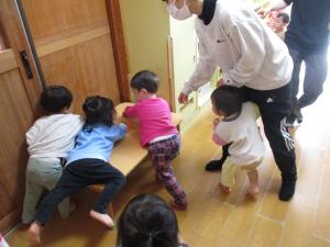 未満児も宝さがしをしています