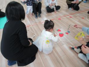 いちごを取っています