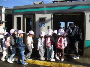 電車に乗っています