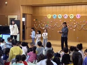 お手玉対決の様子