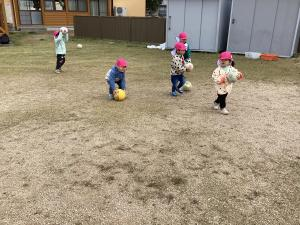 ボール遊びの画像