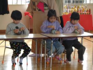 お茶を点てています