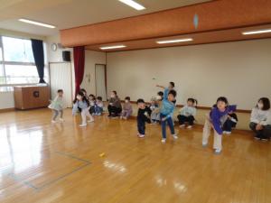 飛行機飛ばしをしています